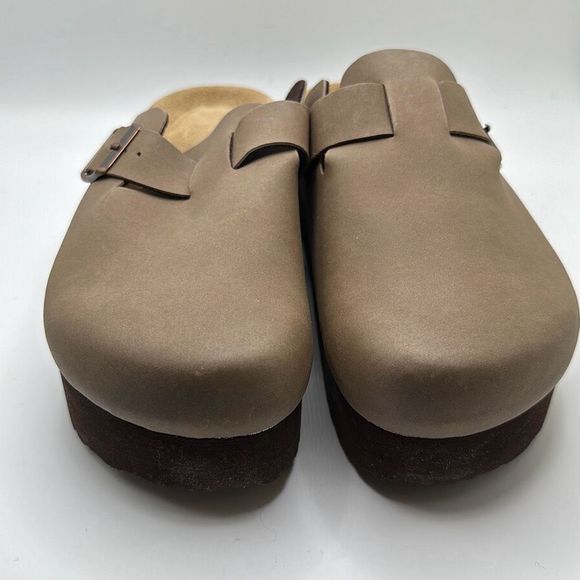 CUSHIONAIRE Women's Cork Footbed Platform Clog 7 BROWN - Picture 2 of 7